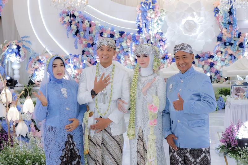 Foto bersama keluarga besar