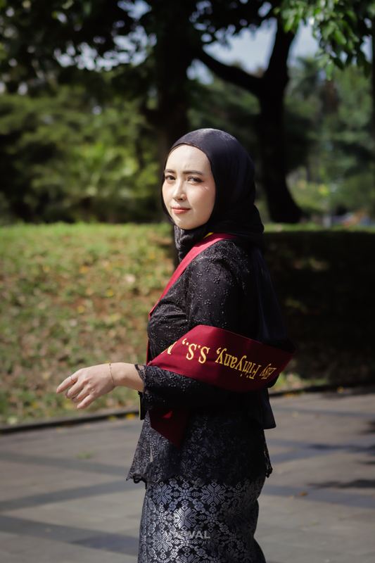 Potret setengah badan bertoga